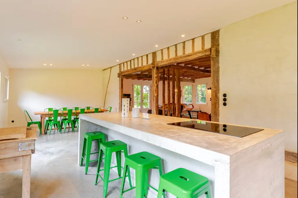 Chambre spacieuse lumineuse gîte 12 personnes